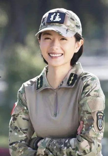 明星视频在线观看 万茜自爆一年潜七次,一年潜入七次，揭秘明星幕后生活